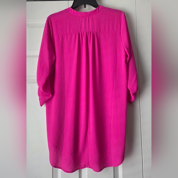 Gibson Latimer V-Neck Roll-Tab Tunic in Fuchsia Size M - Picture 8 of 12
